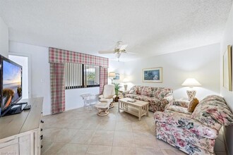 788 Park Shore Dr, Unit D30 in Naples, FL - Foto de edificio - Building Photo