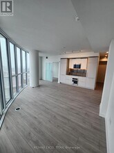 1 Fairview Rd E in Mississauga, ON - Building Photo - Building Photo