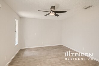2625 Sam Houston Dr in Garland, TX - Building Photo - Building Photo