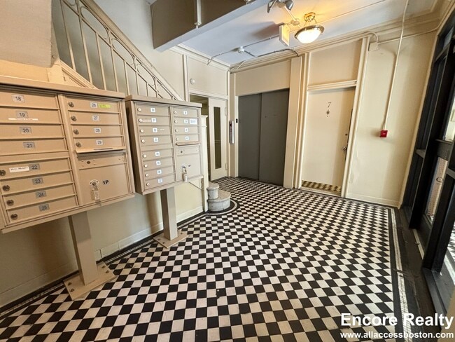 231 Park Dr, Unit 2 in Boston, MA - Foto de edificio - Building Photo