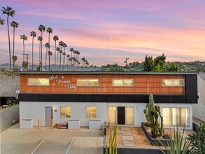 2561 W. Avenue 30 in Los Angeles, CA - Foto de edificio - Building Photo