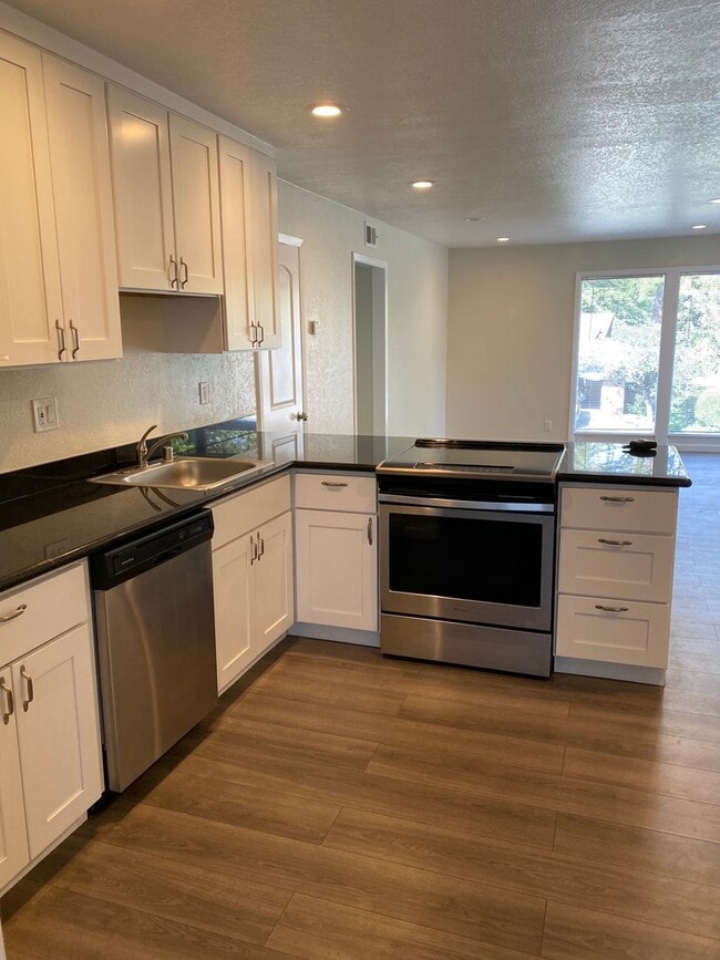 2078 Donald Dr in Moraga, CA - Building Photo - Building Photo