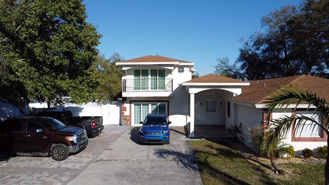 1107 Seffner Valrico Rd in Valrico, FL - Building Photo - Building Photo