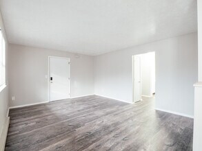 3858 Washington Ave, Unit 13 in Cincinnati, OH - Building Photo - Building Photo