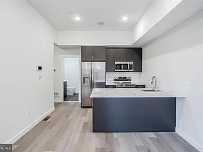 2417 N 7th St in Philadelphia, PA - Foto de edificio - Building Photo