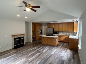 1245 Honeybrook Pl in Rohnert Park, CA - Building Photo - Building Photo