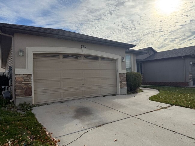 732 Skipton Dr W in North Salt Lake, UT - Building Photo - Building Photo