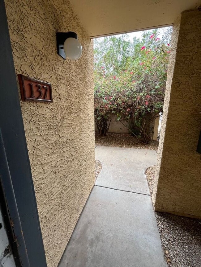 1201 S McClintock Dr in Tempe, AZ - Building Photo - Building Photo