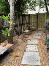 1229 SE 2nd St, Unit Garden apartment in Fort Lauderdale, FL - Building Photo - Building Photo