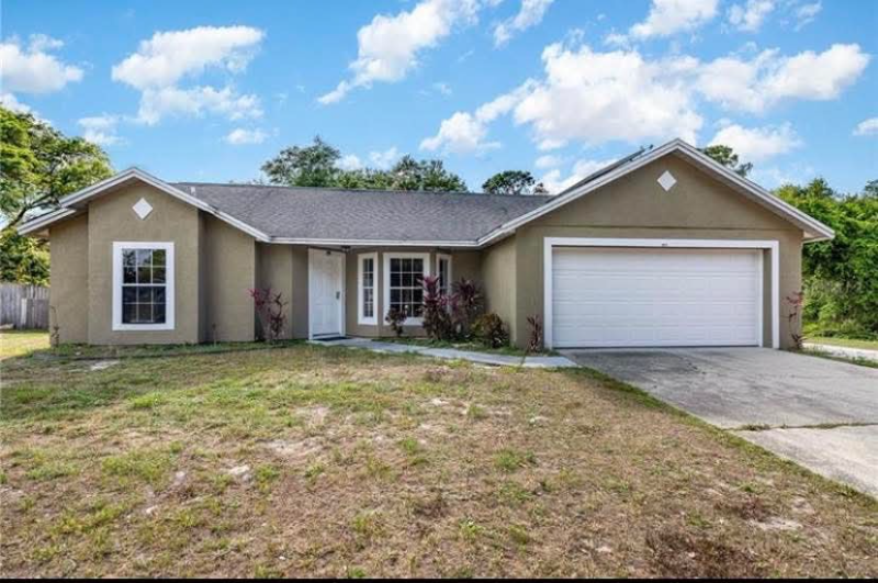 1831 Gatewood Dr in Deltona, FL - Building Photo