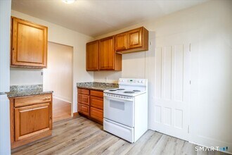 17 Church St in New Milford, CT - Building Photo - Building Photo