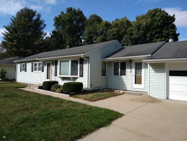 422 W Melody Ave in Portage, MI - Building Photo - Building Photo