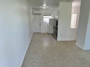 150 NW 78th St, Unit 1 in Miami, FL - Foto de edificio - Building Photo