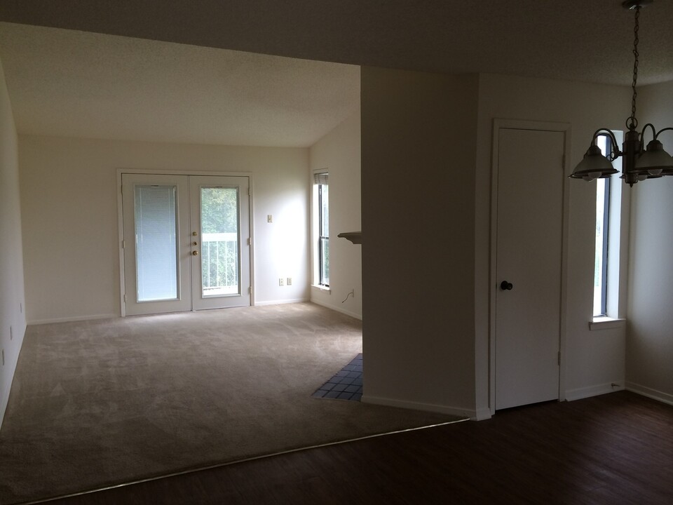 4301 Lakeshore Villa Dr in Waco, TX - Building Photo