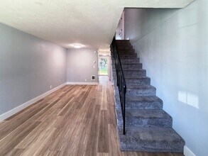 519-525 Cinderella Loop in Eugene, OR - Building Photo - Building Photo