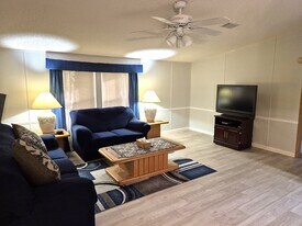 4995 Spiral Way in St. Cloud, FL - Building Photo