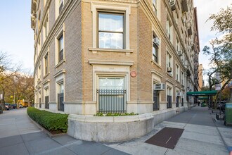 160 Riverside Dr in New York, NY - Building Photo - Building Photo