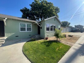 1107-1141 E McKenzie Ave in Fresno, CA - Building Photo