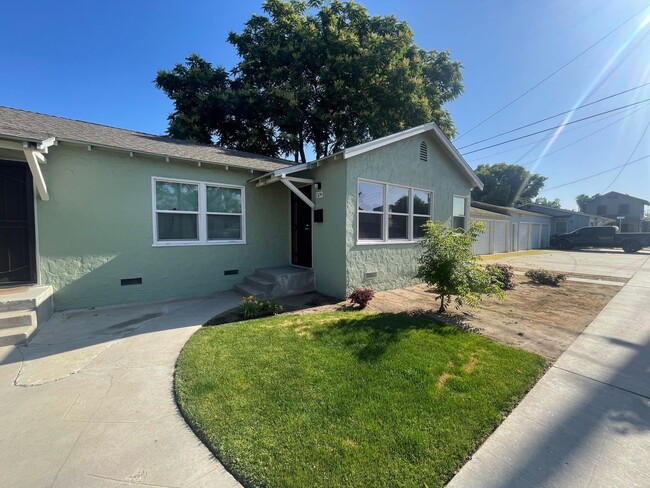 property at 1107-1109 E McKenzie Ave