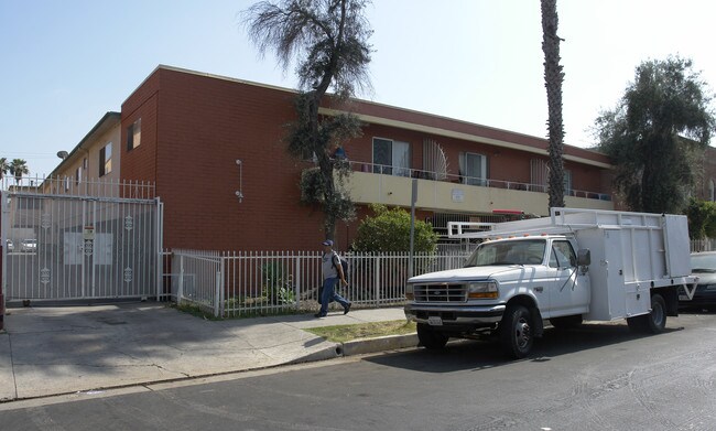 5514 Sierra Vista Ave in Los Angeles, CA - Foto de edificio - Building Photo