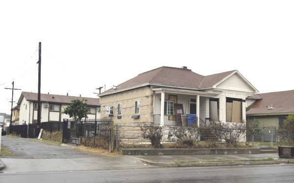 2521 Griffin Ave in Los Angeles, CA - Foto de edificio - Building Photo