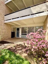 7547 Spring Lake Dr in Bethesda, MD - Building Photo