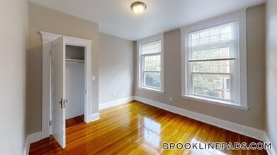 7 Strathmore Rd, Unit 2 in Brookline, MA - Building Photo - Building Photo