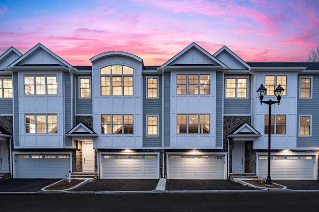 Lakeshore Estates in Haworth, NJ - Foto de edificio - Building Photo