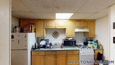 15 Glenville Ave in Boston, MA - Foto de edificio - Building Photo