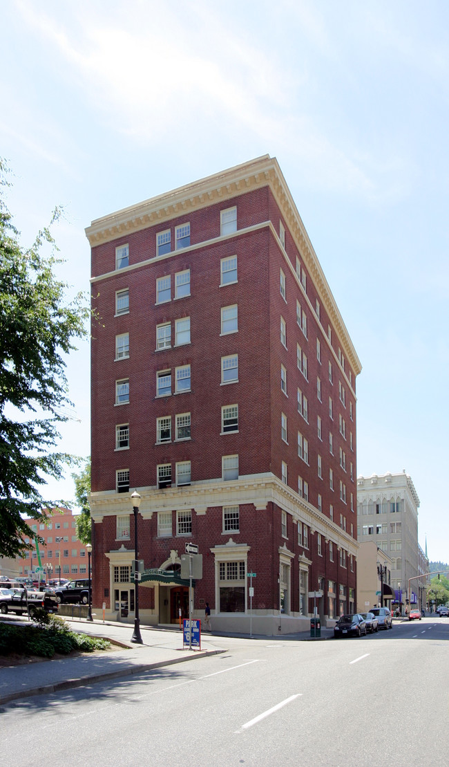 Roosevelt Plaza Apartments in Portland, OR - Building Photo - Building Photo