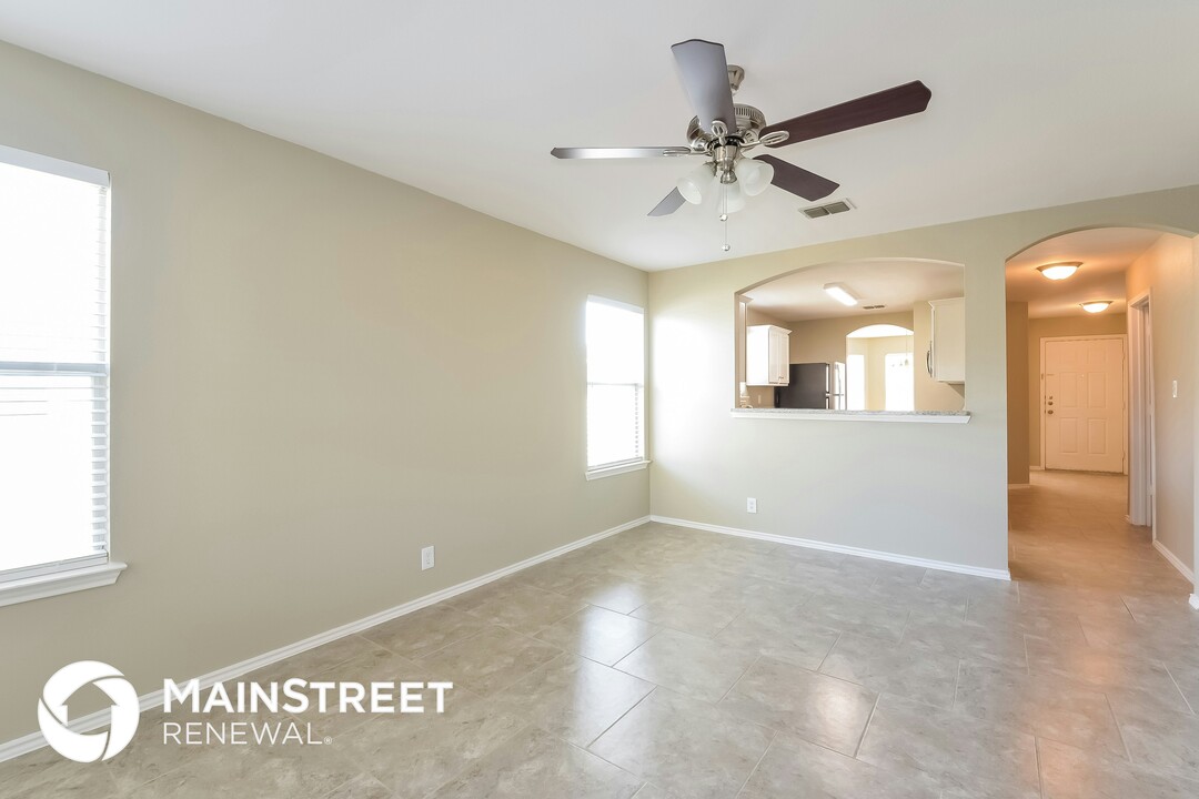 8439 Chalk Hill Cove in Converse, TX - Building Photo
