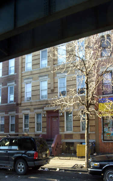 1681 Palmetto St in Flushing, NY - Foto de edificio