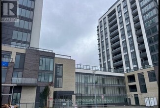 715 Davis Dr in Newmarket, ON - Building Photo - Building Photo