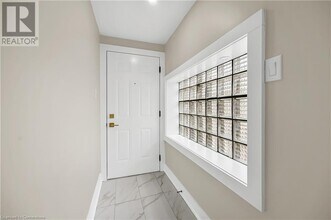 1466 Main St E in Hamilton, ON - Building Photo - Building Photo