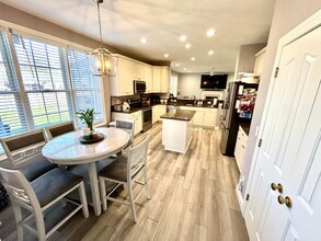576 Hunts Pointe Dr in Virginia Beach, VA - Building Photo - Building Photo