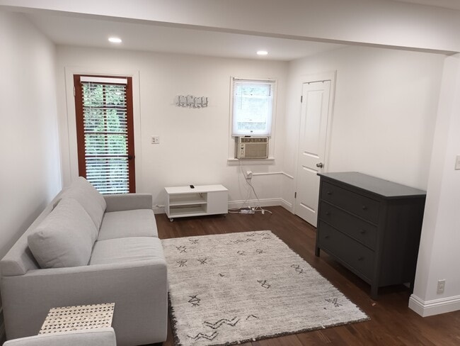 359 Heather Heights Ct in Monrovia, CA - Foto de edificio - Building Photo