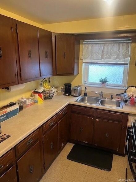 66 Lee Ave, Unit First Floor in Yonkers, NY - Foto de edificio - Building Photo