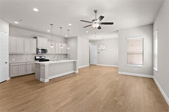 175 McCartt Dr. in Lewisville, TX - Building Photo - Building Photo