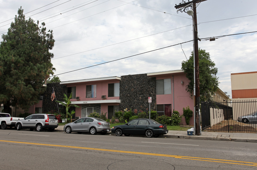 Sunny Lane Apartments in Van Nuys, CA - Building Photo