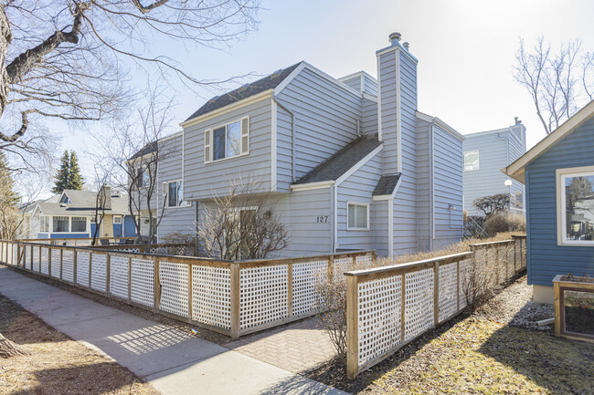 127 11 Av NE in Calgary, AB - Building Photo - Primary Photo