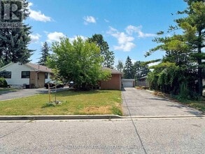 17 Dobbin Rd in Toronto, ON - Building Photo - Building Photo