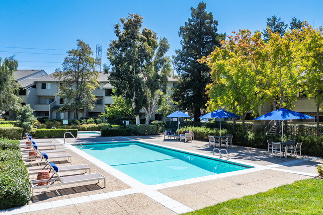 Durham Greens Apartments in Fremont, CA - Building Photo - Building Photo