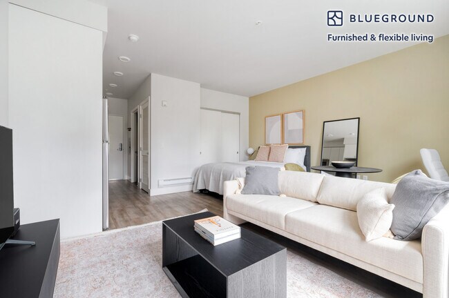 285 8th Ave N-Unit -FL6-ID371 in Seattle, WA - Building Photo - Building Photo