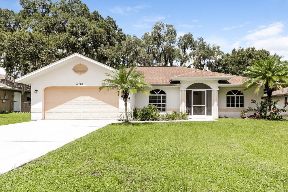 3781 Beeber St in North Port, FL - Building Photo