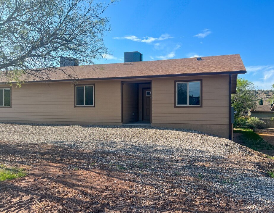 4217 Commercial Way in Lake Montezuma, AZ - Building Photo