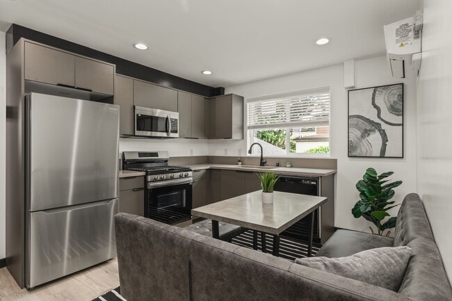 1515 Selby Ave in Los Angeles, CA - Building Photo - Building Photo