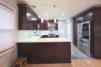 18 Prospect St in Williston Park, NY - Building Photo - Building Photo