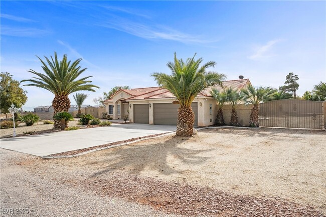 8605 W Cougar Ave in Las Vegas, NV - Building Photo - Building Photo