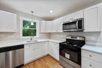 66 N Main St in Westford, MA - Foto de edificio - Building Photo
