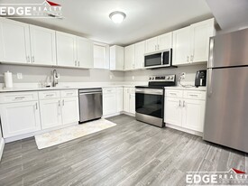 78 Hunnewell Ave, Unit 1 Apartamentos